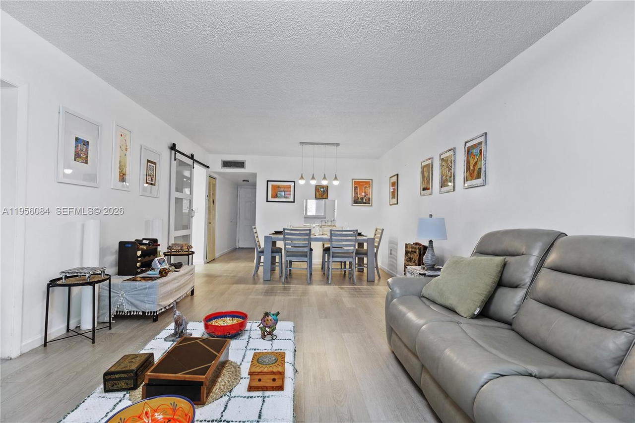 Real estate property located at 5935 Del Lago Cir #209, Broward, Water Bridge 5 Condo, Sunrise, FL