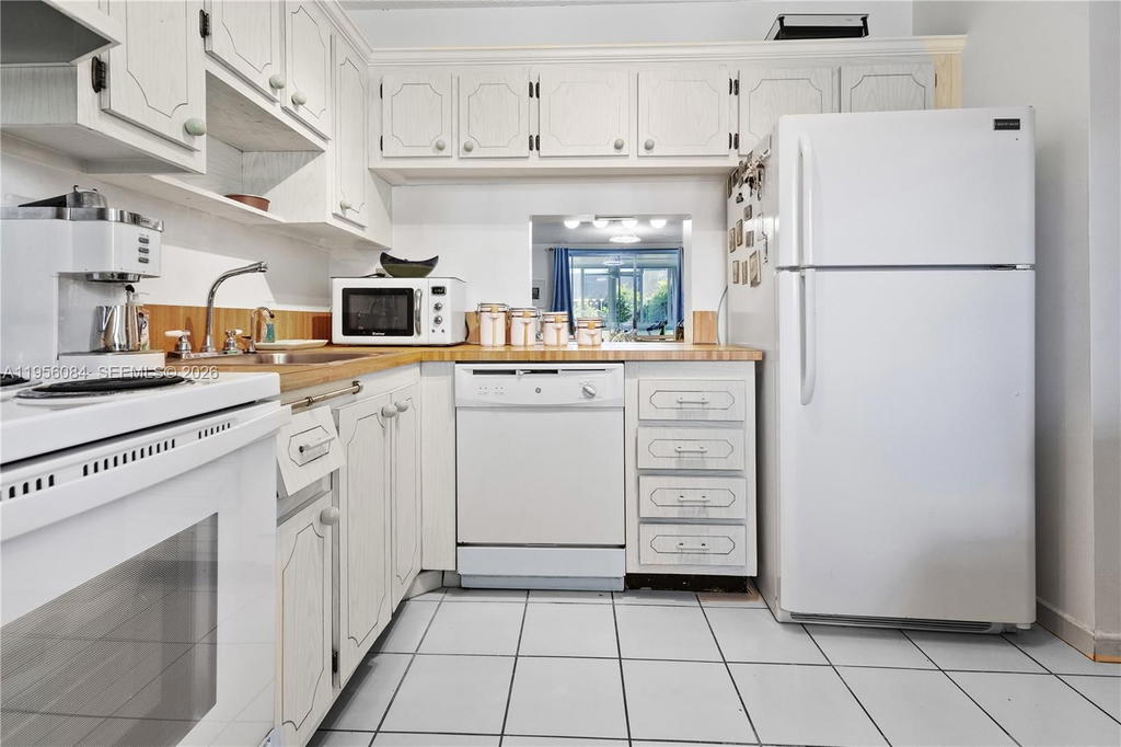 Real estate property located at 5935 Del Lago Cir #209, Broward, Water Bridge 5 Condo, Sunrise, FL