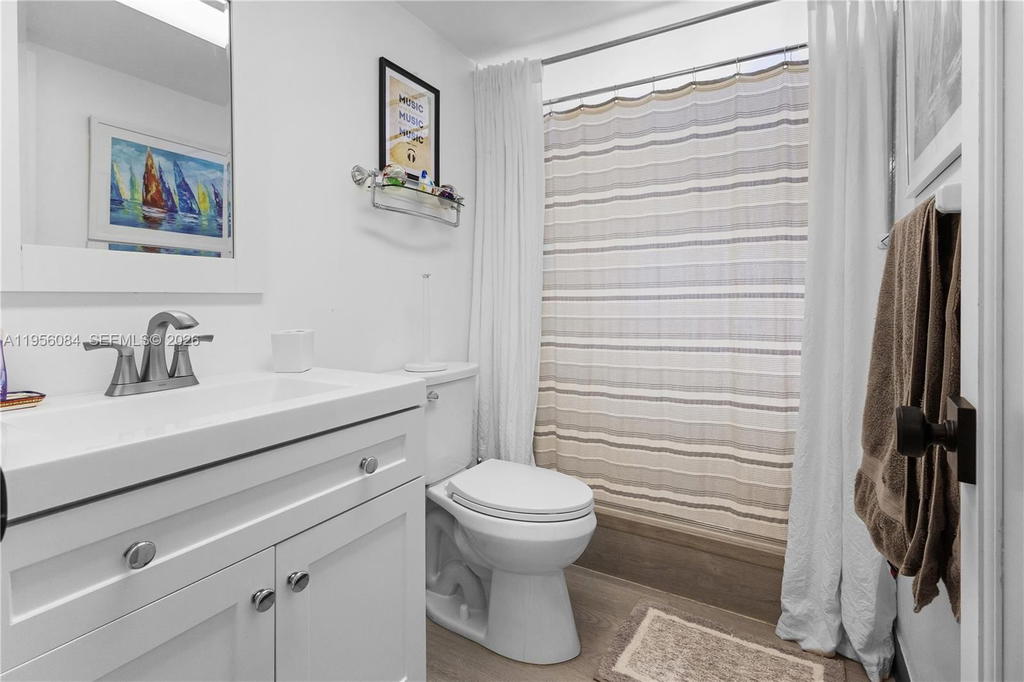 Real estate property located at 5935 Del Lago Cir #209, Broward, Water Bridge 5 Condo, Sunrise, FL