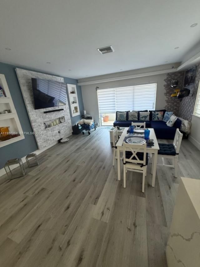 Real estate property located at 1700 Pierce St #204, Broward, St Francis Apts Co-op, Hollywood, FL