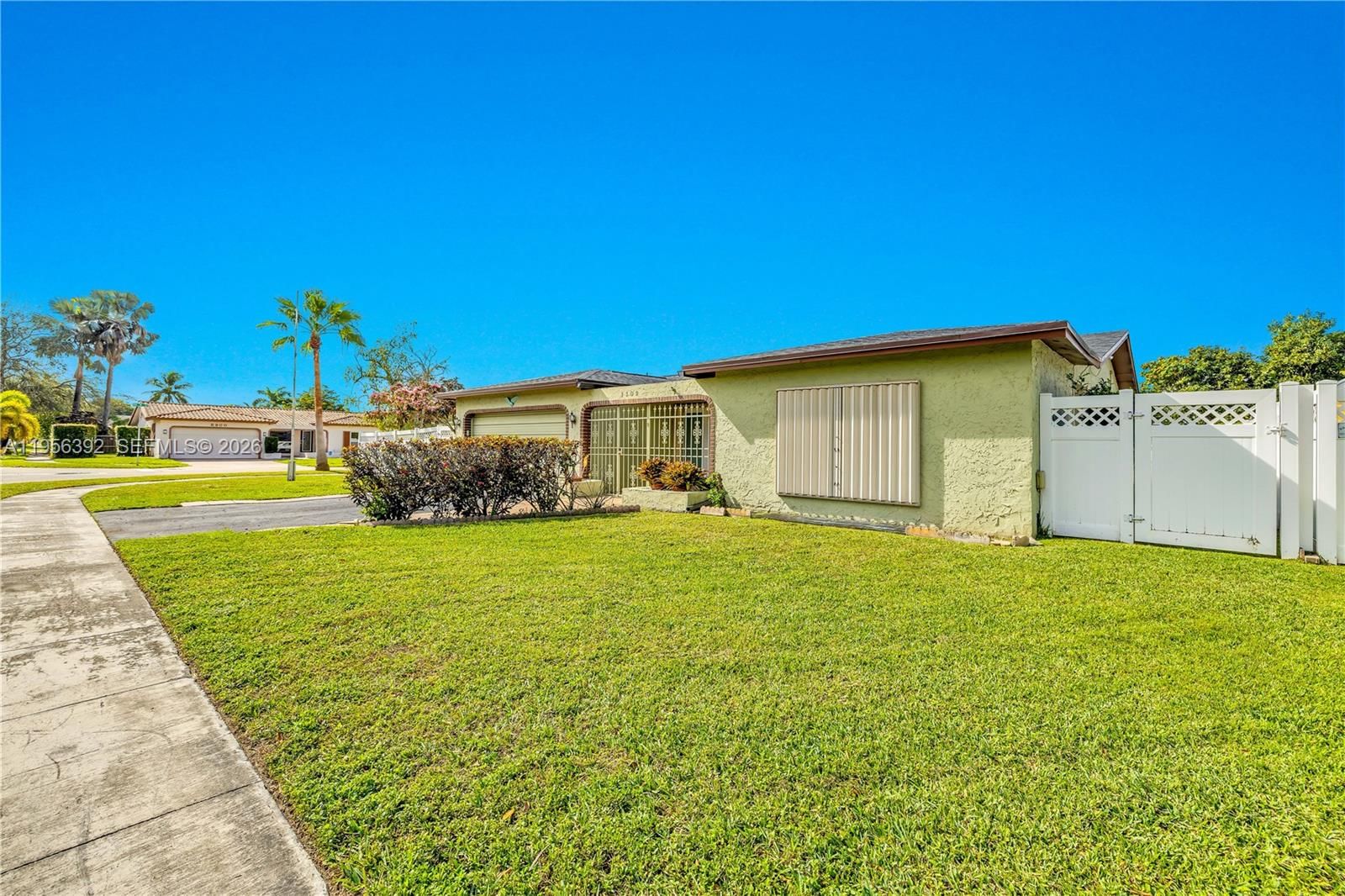 Real estate property located at 1102 89th Ter, Broward, Westview Sec 3 Part 1 Ame, Pembroke Pines, FL