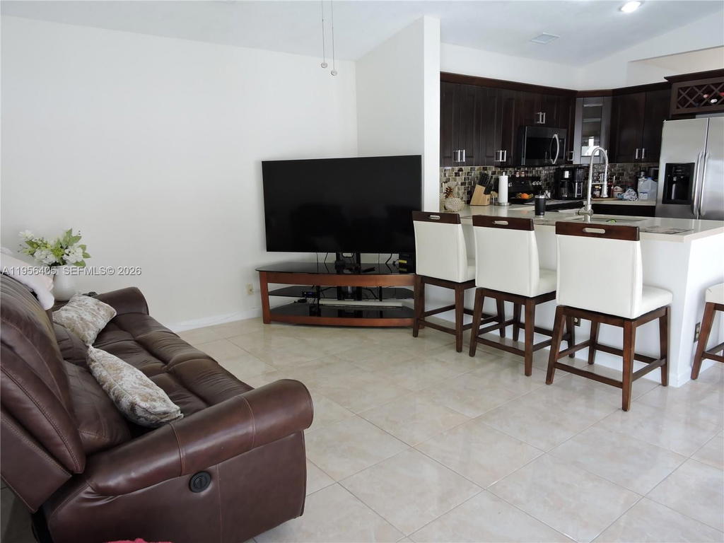 Real estate property located at 10575 12th Mnr, Broward, Landings, Pembroke Pines, FL