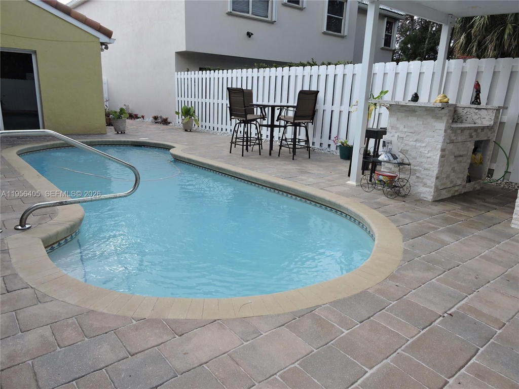 Real estate property located at 10575 12th Mnr, Broward, Landings, Pembroke Pines, FL