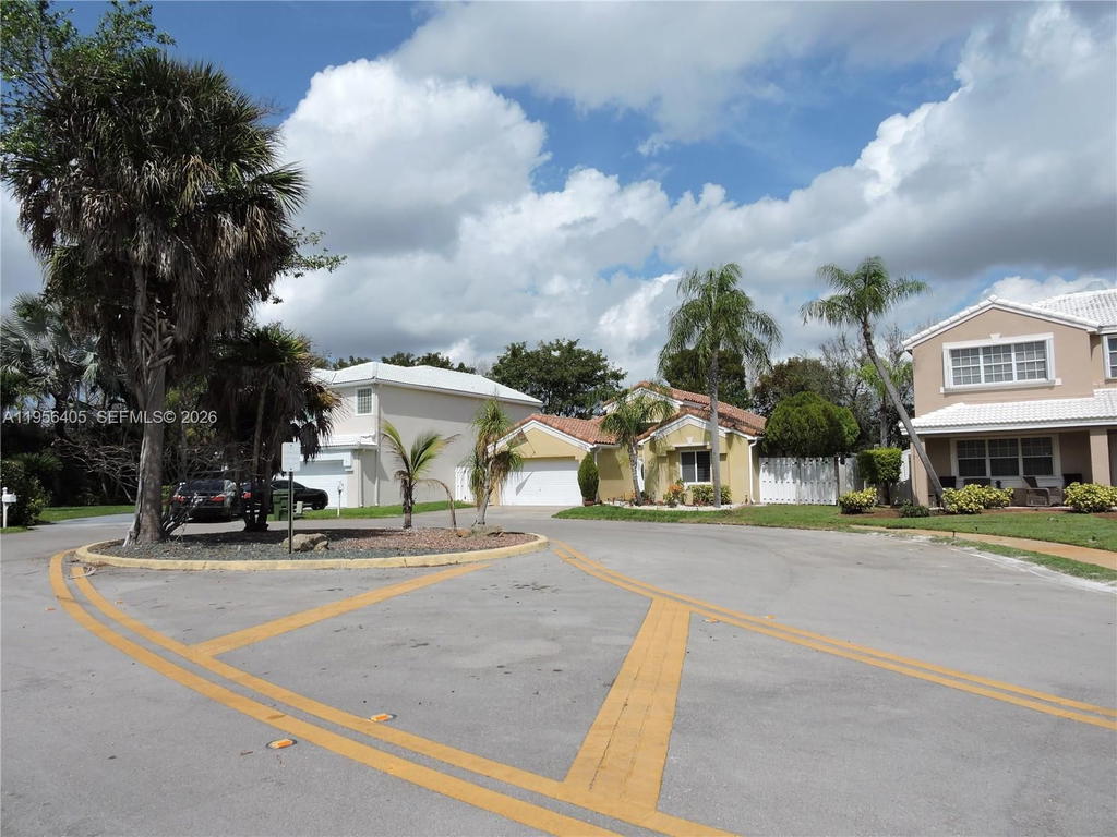 Real estate property located at 10575 12th Mnr, Broward, Landings, Pembroke Pines, FL