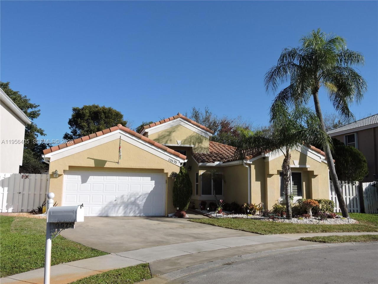 Real estate property located at 10575 12th Mnr, Broward, Landings, Pembroke Pines, FL