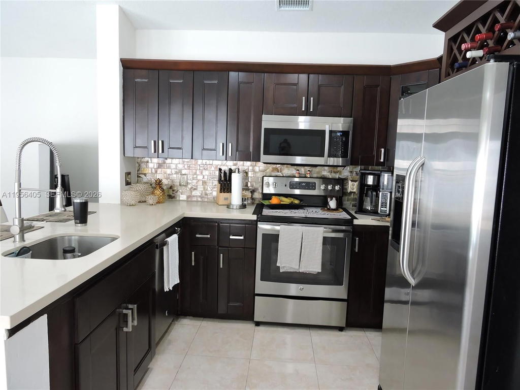 Real estate property located at 10575 12th Mnr, Broward, Landings, Pembroke Pines, FL