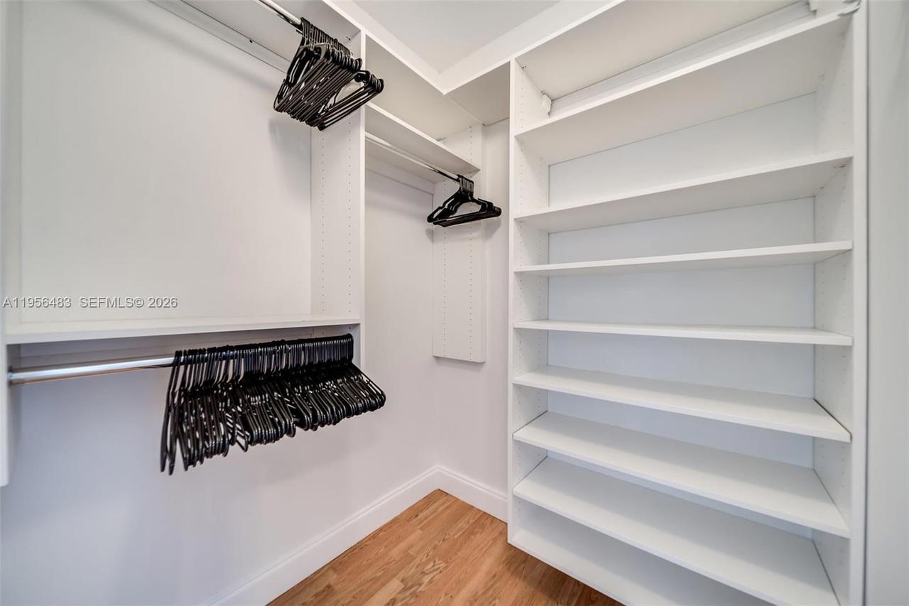 Real estate property located at 6831 44th St #304, Miami-dade, Gables Court Condo, Miami, FL