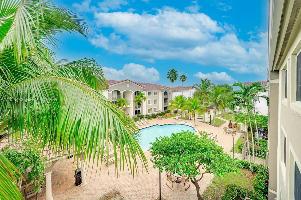 Real estate property located at 6831 44th St #304, Miami-dade, Gables Court Condo, Miami, FL