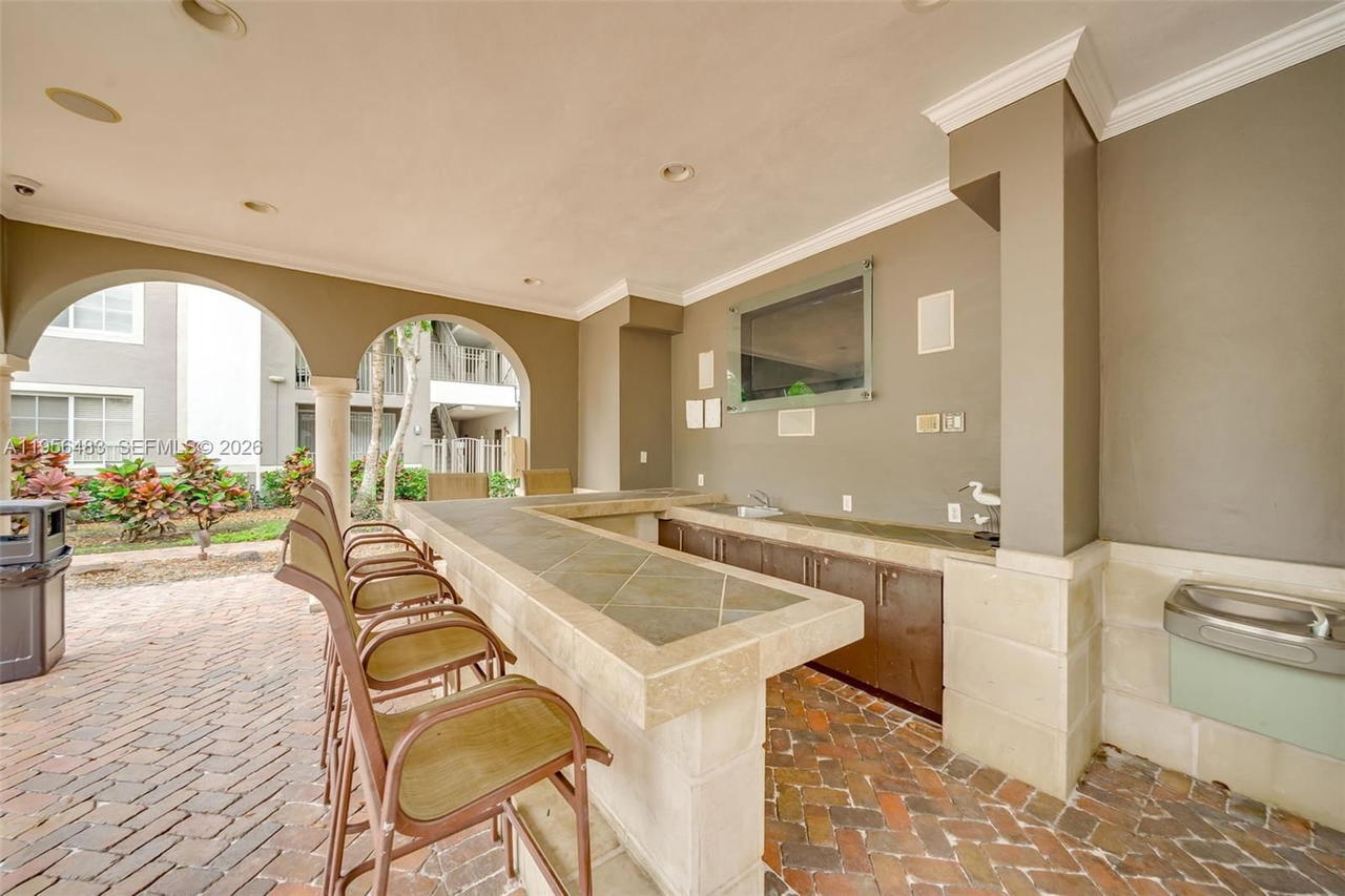 Real estate property located at 6831 44th St #304, Miami-dade, Gables Court Condo, Miami, FL