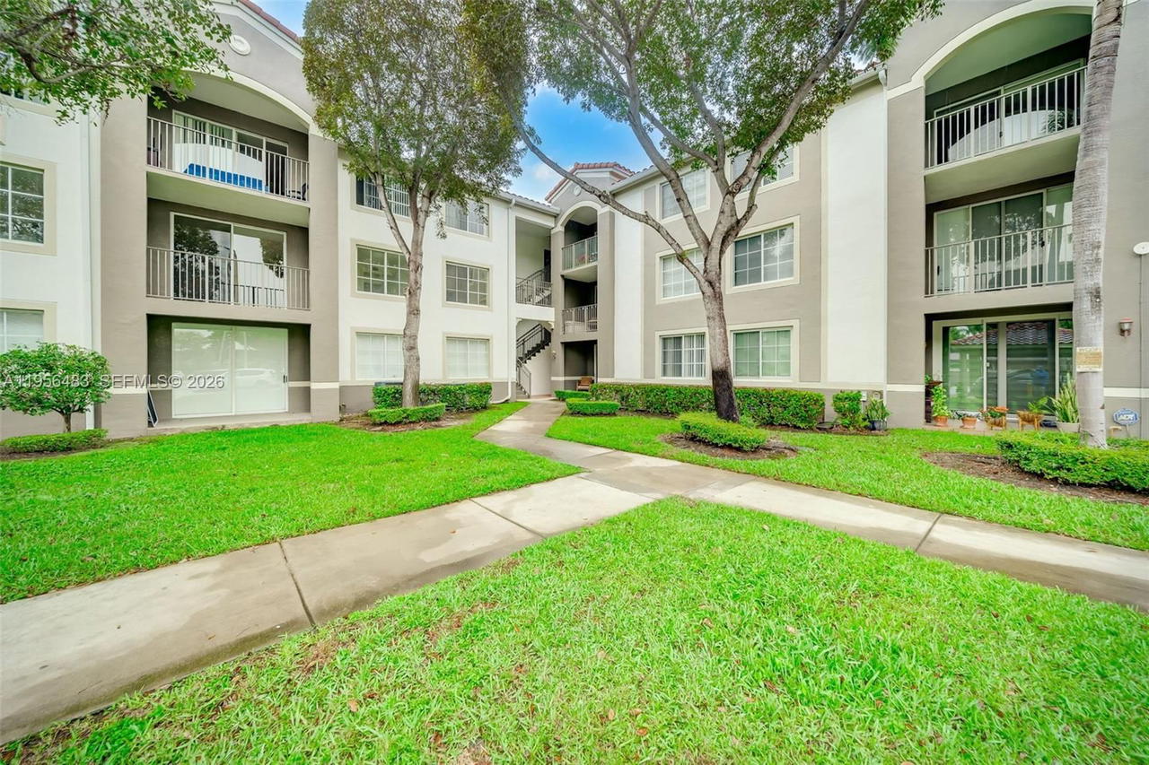 Real estate property located at 6831 44th St #304, Miami-dade, Gables Court Condo, Miami, FL