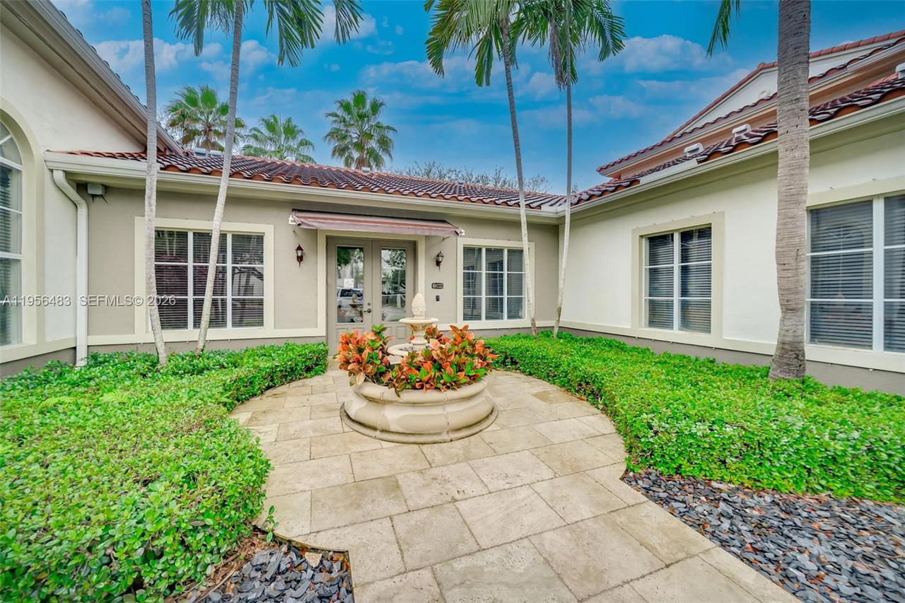 Real estate property located at 6831 44th St #304, Miami-dade, Gables Court Condo, Miami, FL