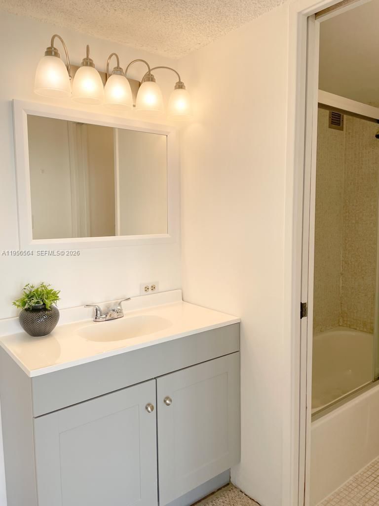 Real estate property located at 16919 Bay Rd #706, Miami-dade, Plaza Of Americas Condo P, Sunny Isles Beach, FL