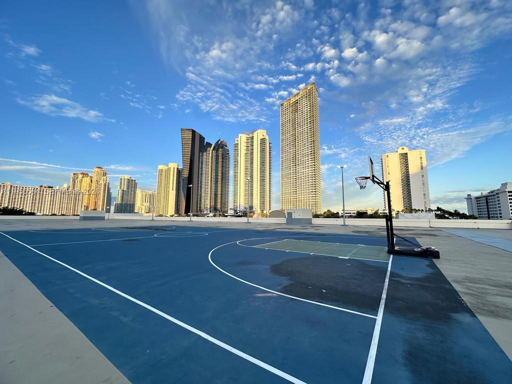 Real estate property located at 16919 Bay Rd #706, Miami-dade, Plaza Of Americas Condo P, Sunny Isles Beach, FL