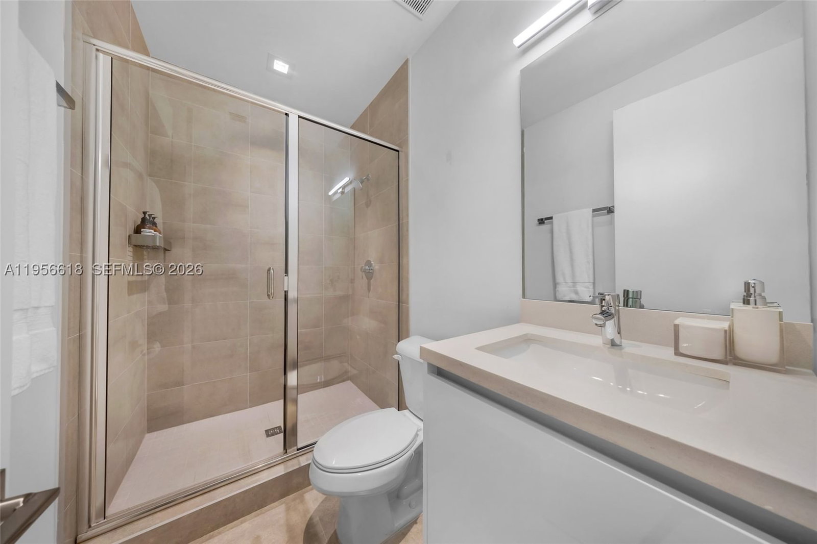 Real estate property located at 7541 97th Ct, Miami-dade, Doral Commons Residential, Doral, FL