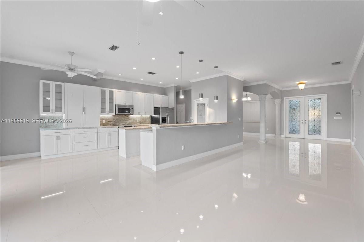 Real estate property located at 16640 86th Ct, Miami-dade, Eighth Addn To Royal Oaks, Miami Lakes, FL