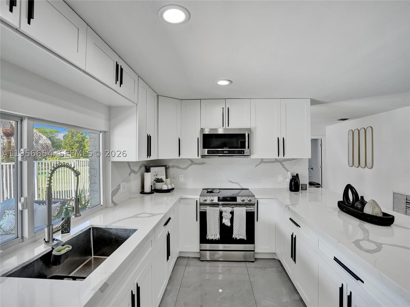 Real estate property located at 11824 43rd Ct, Broward, Laurel Oaks East, Davie, FL