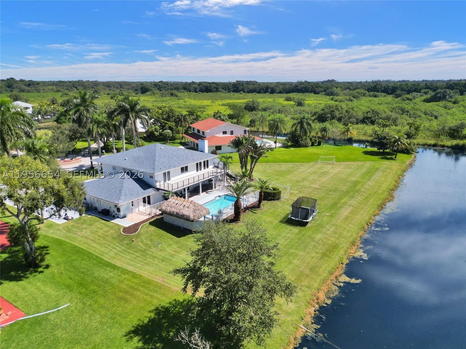 Real estate property located at 11824 43rd Ct, Broward, Laurel Oaks East, Davie, FL