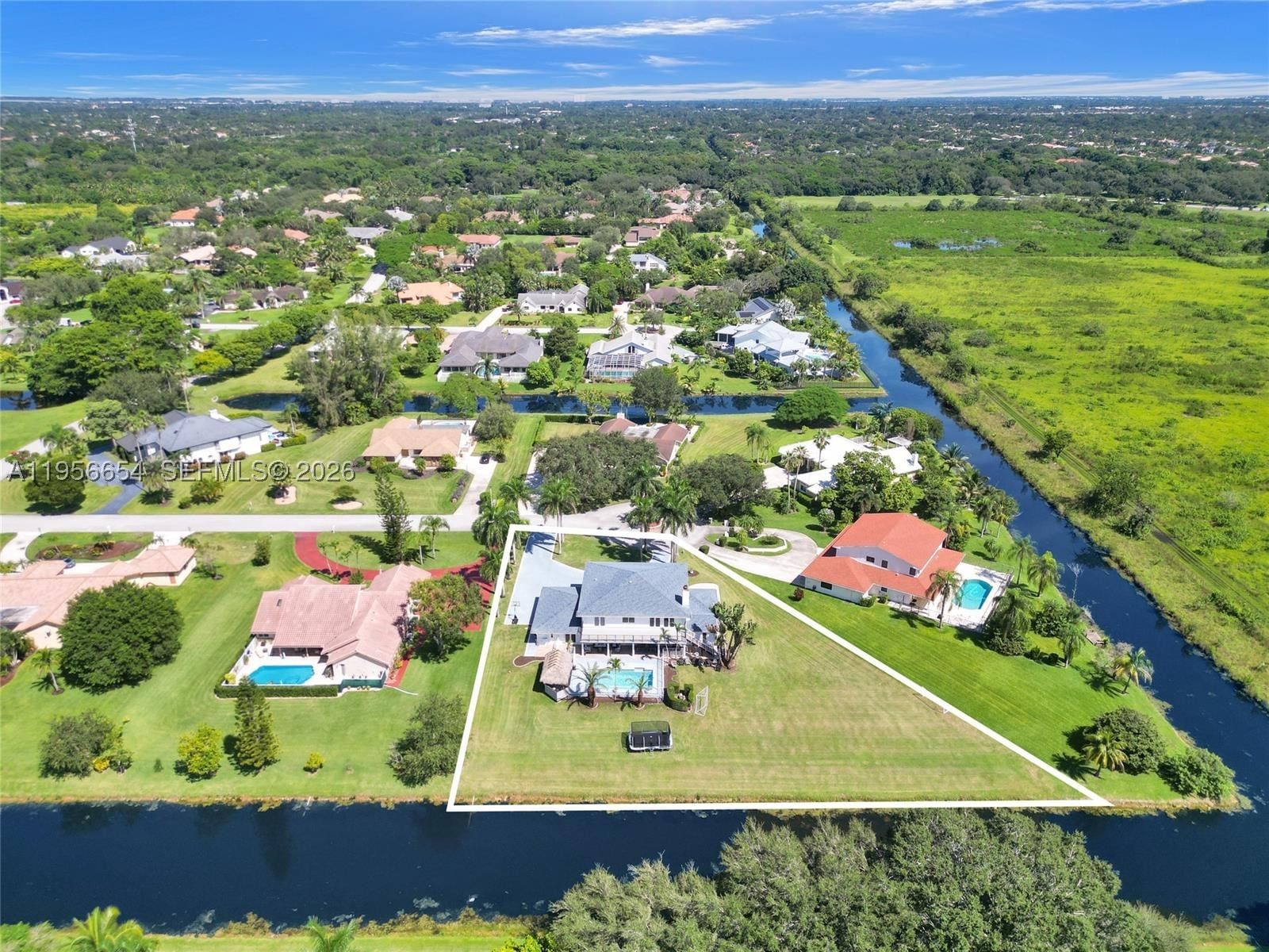 Real estate property located at 11824 43rd Ct, Broward, Laurel Oaks East, Davie, FL