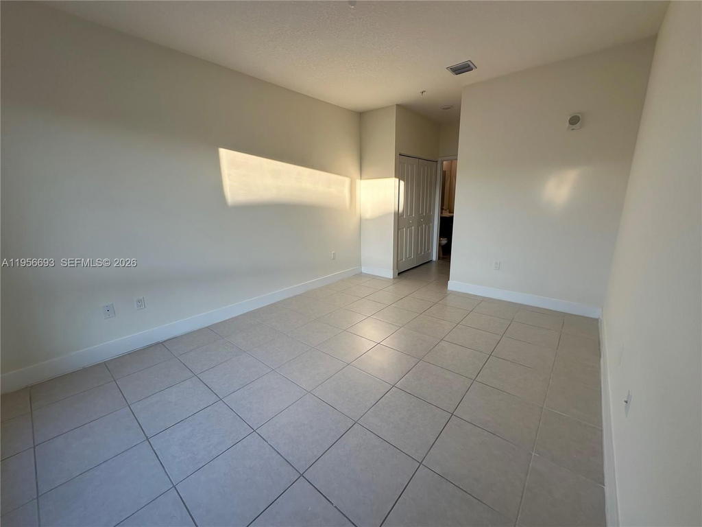 Real estate property located at 8265 41 st #402, Miami-dade, Downtown Doral South Phas, Doral, FL