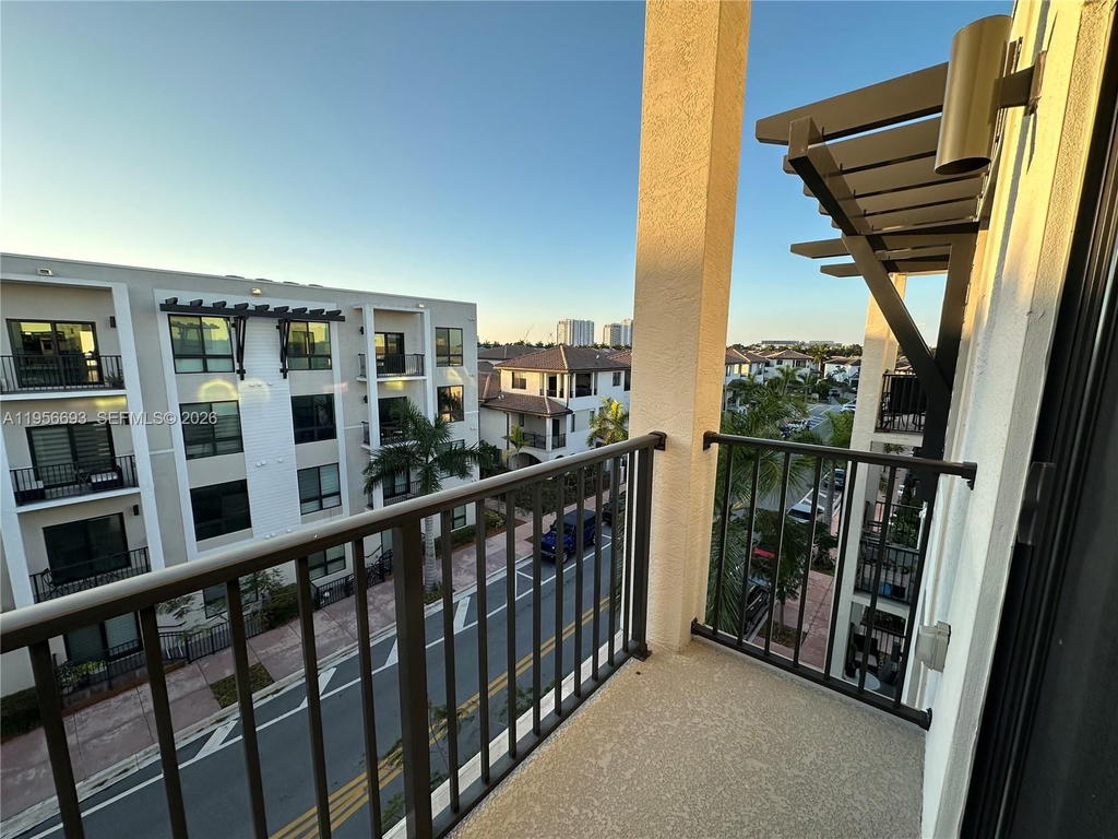 Real estate property located at 8265 41 st #402, Miami-dade, Downtown Doral South Phas, Doral, FL