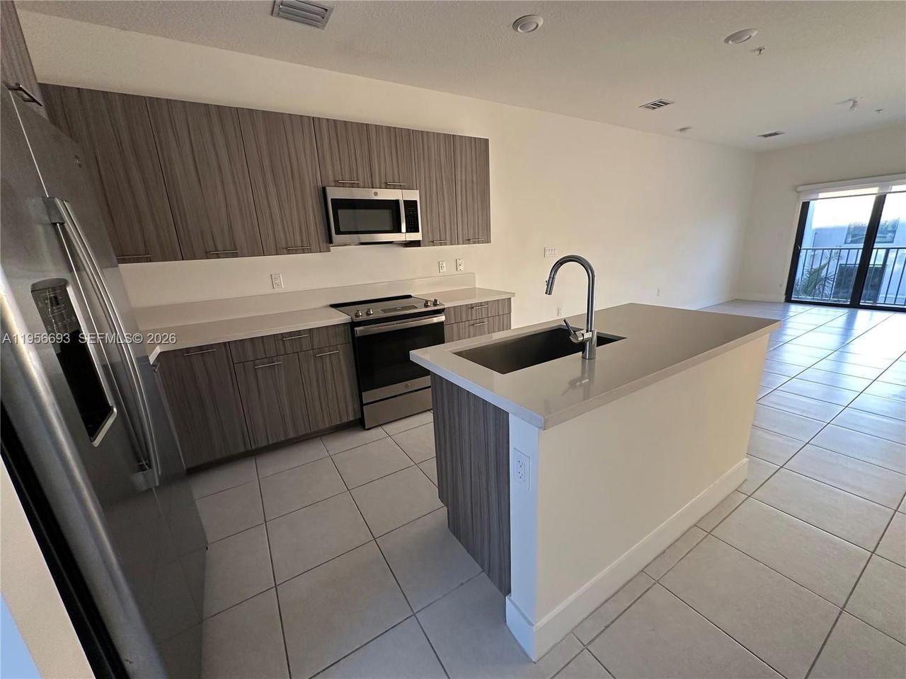 Real estate property located at 8265 41 st #402, Miami-dade, Downtown Doral South Phas, Doral, FL