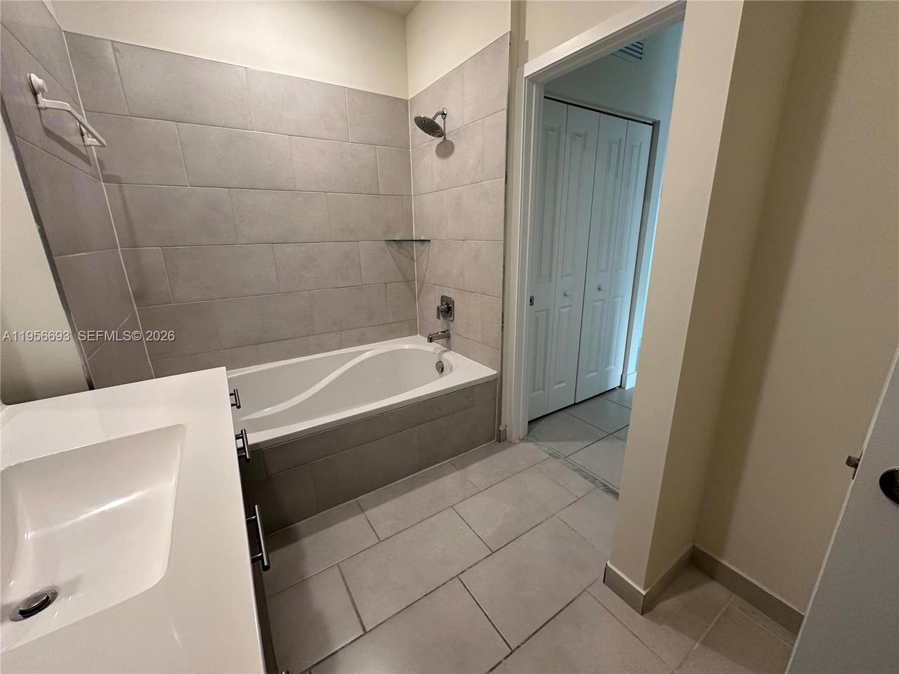 Real estate property located at 8265 41 st #402, Miami-dade, Downtown Doral South Phas, Doral, FL