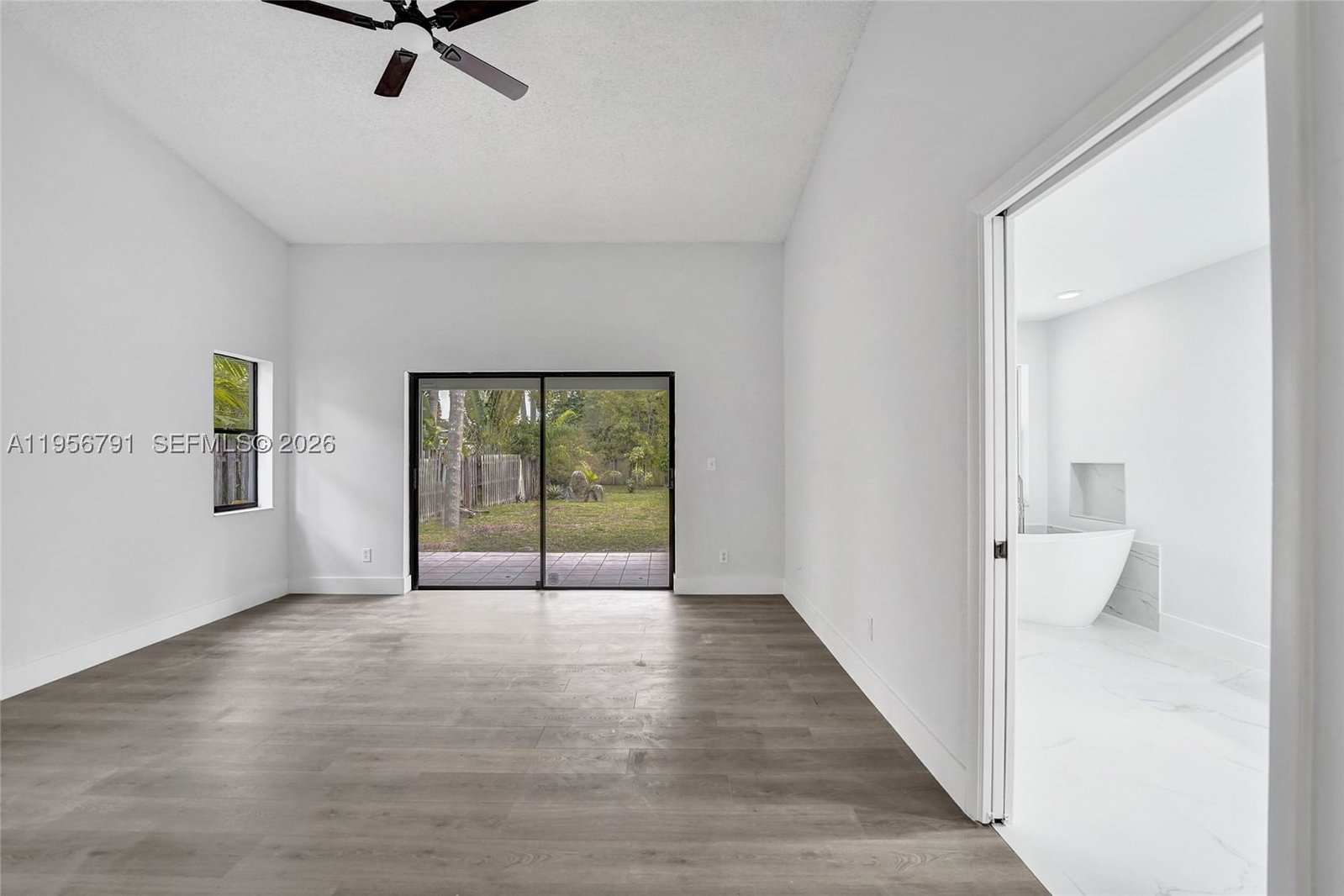 Real estate property located at 4410 64th Ter, Broward, Inverrary Boulevard Estat, Lauderhill, FL