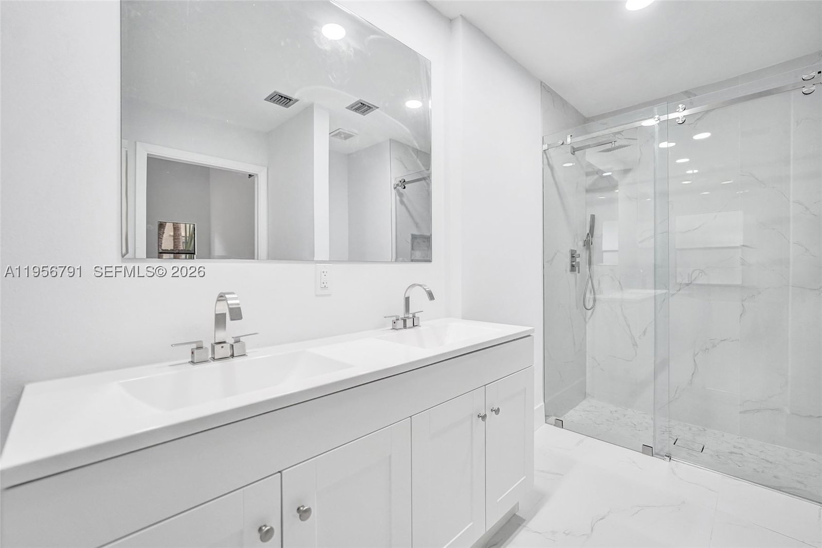 Real estate property located at 4410 64th Ter, Broward, Inverrary Boulevard Estat, Lauderhill, FL