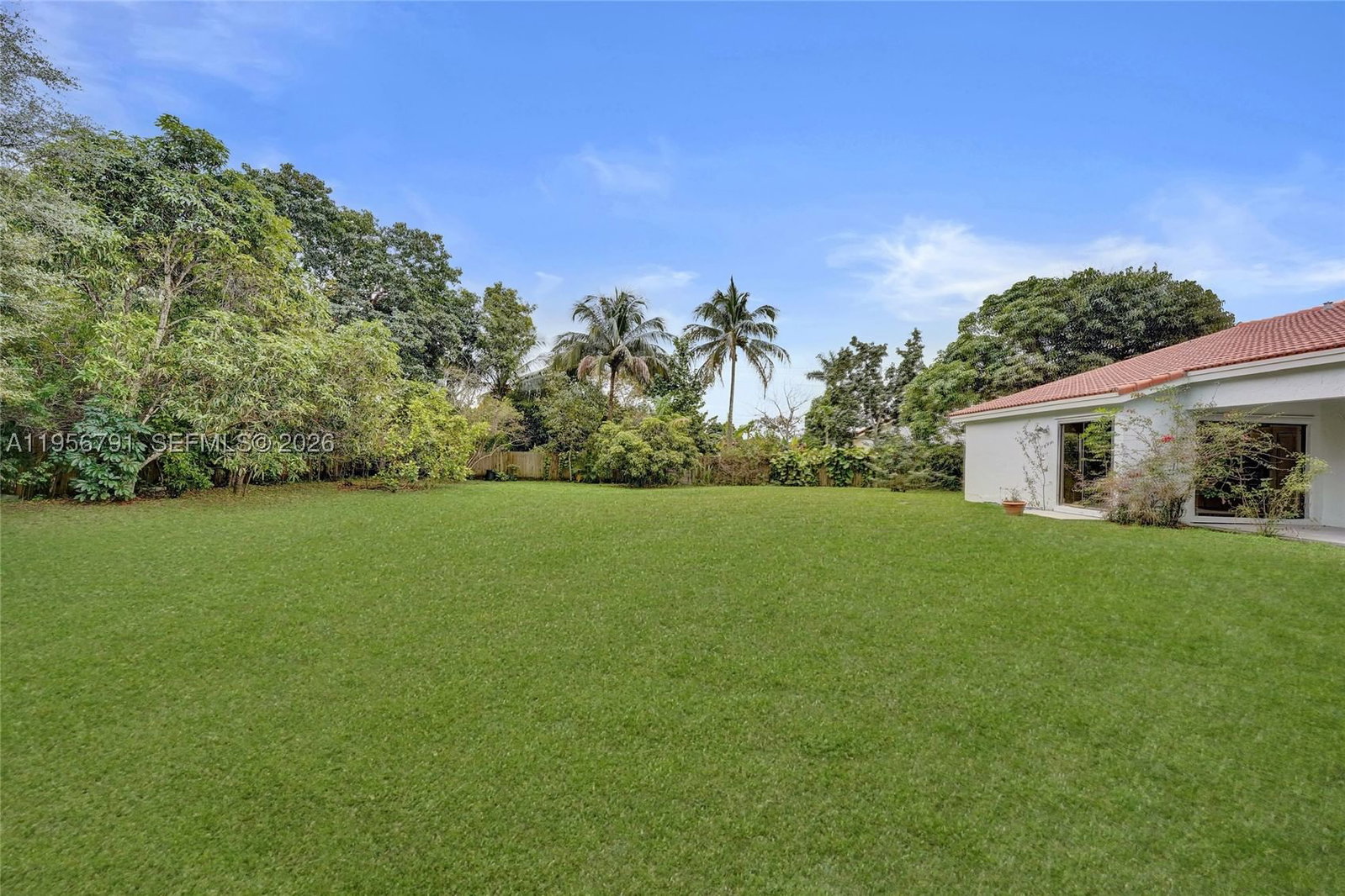 Real estate property located at 4410 64th Ter, Broward, Inverrary Boulevard Estat, Lauderhill, FL