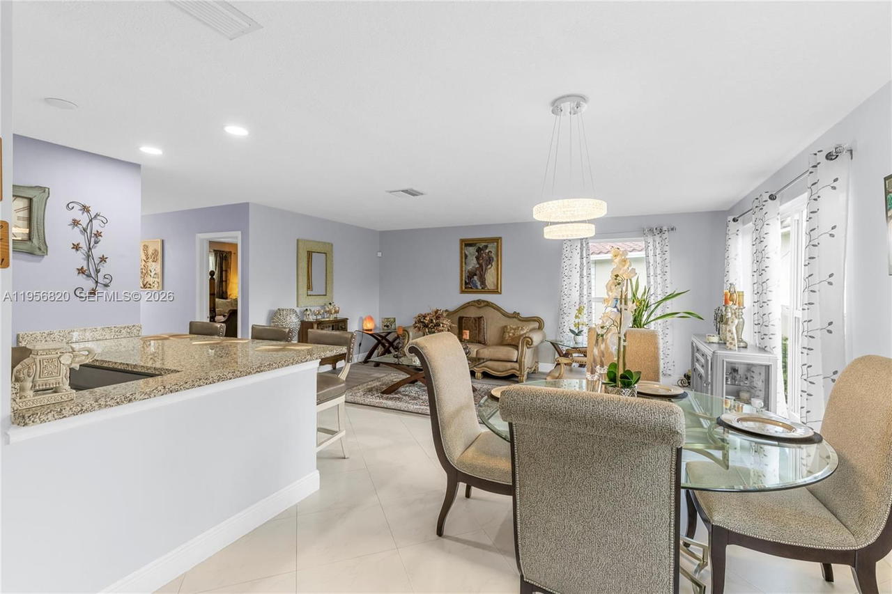 Real estate property located at 7185 Tropical Way, Broward, Hawthorne Village Inc Con, Plantation, FL