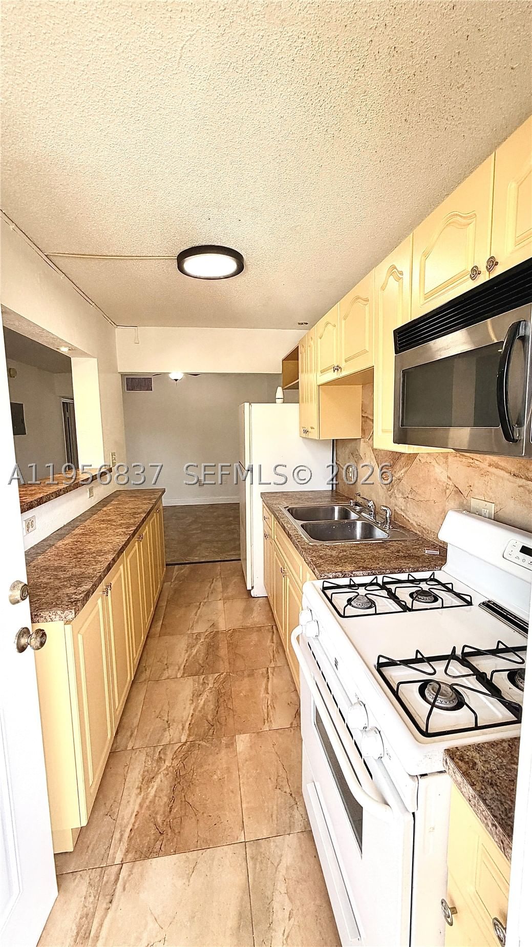 Real estate property located at 20311 2nd Ave #27, Miami-dade, Ro-mont South Condo J, Miami, FL