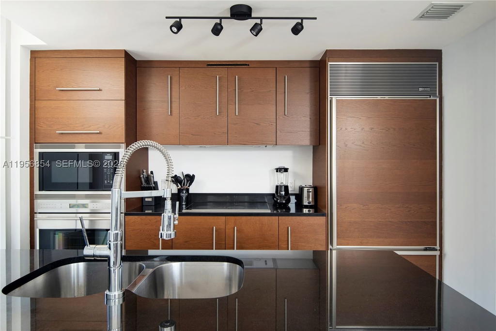 Real estate property located at 485 Brickell Ave #3208, Miami-dade, Icon Brickell Condo No 3, Miami, FL