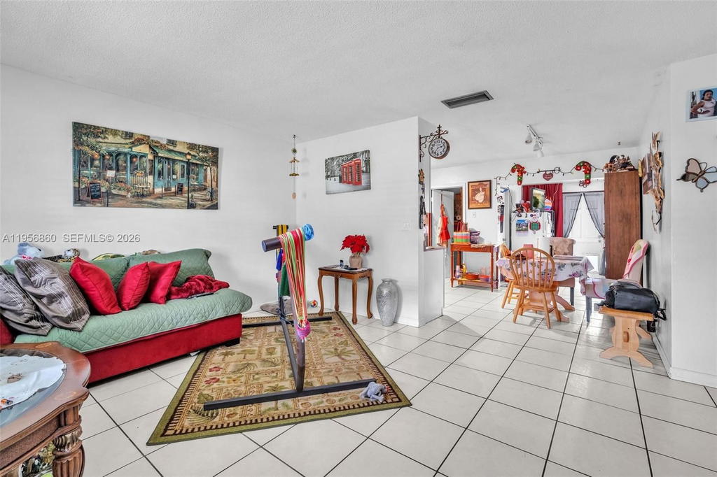 Real estate property located at 7021 19th Pl, Broward, Springbank Park, North Lauderdale, FL