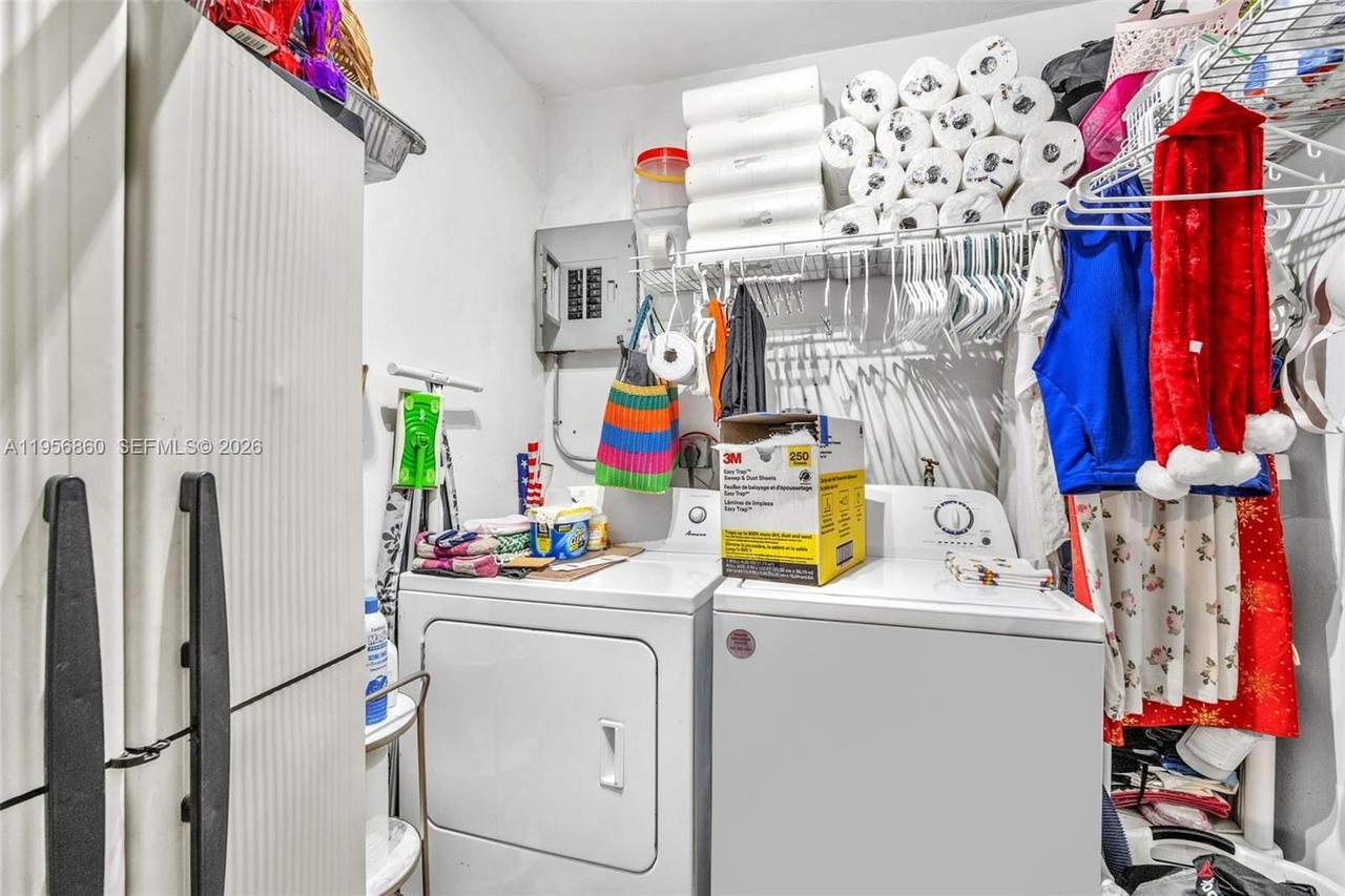 Real estate property located at 7021 19th Pl, Broward, Springbank Park, North Lauderdale, FL