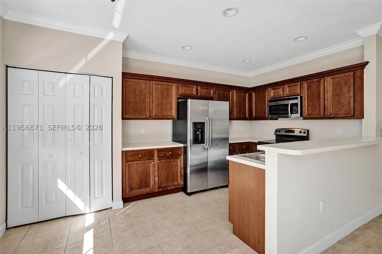 Real estate property located at 1042 207th Ter, Miami-dade, Ives Dairy Townhomes, Miami, FL