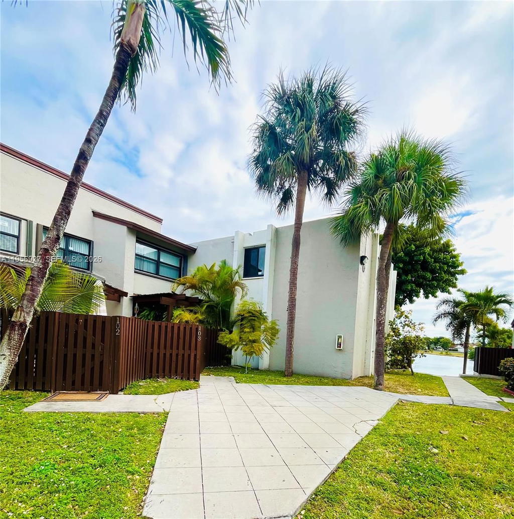 Real estate property located at 10211 Fontainebleau Blvd #102, Miami-dade, Indian Lk Village Phase 1, Miami, FL