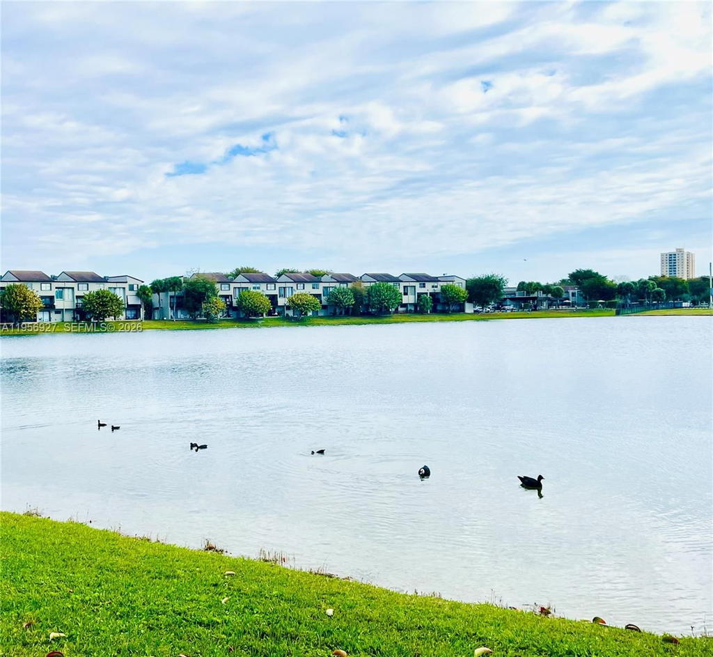 Real estate property located at 10211 Fontainebleau Blvd #102, Miami-dade, Indian Lk Village Phase 1, Miami, FL