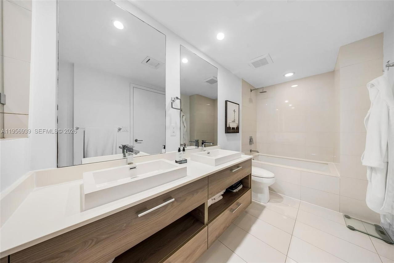 Real estate property located at 1300 Miami Ave #4704, Miami-dade, 1300 S Miami Avenue Condo, Miami, FL