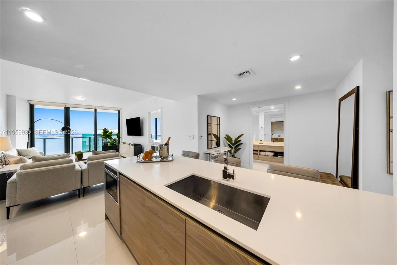 Real estate property located at 1300 Miami Ave #4704, Miami-dade, 1300 S Miami Avenue Condo, Miami, FL