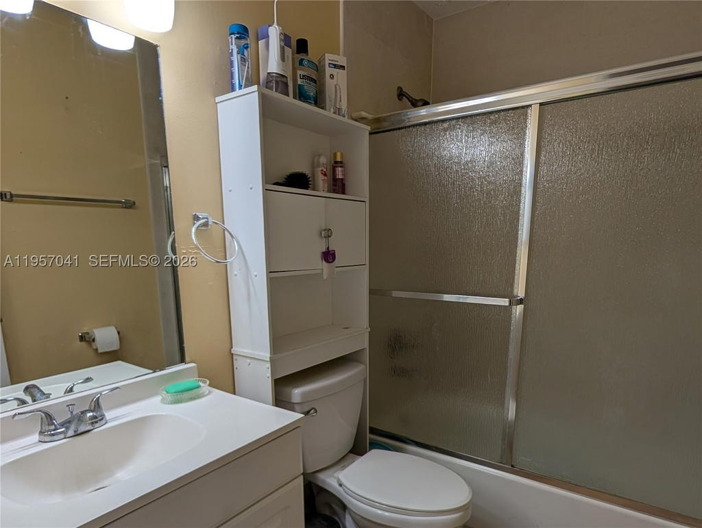 Real estate property located at 6205 Kendale Lakes Cir #289, Miami-dade, Paseo Real Condo, Miami, FL