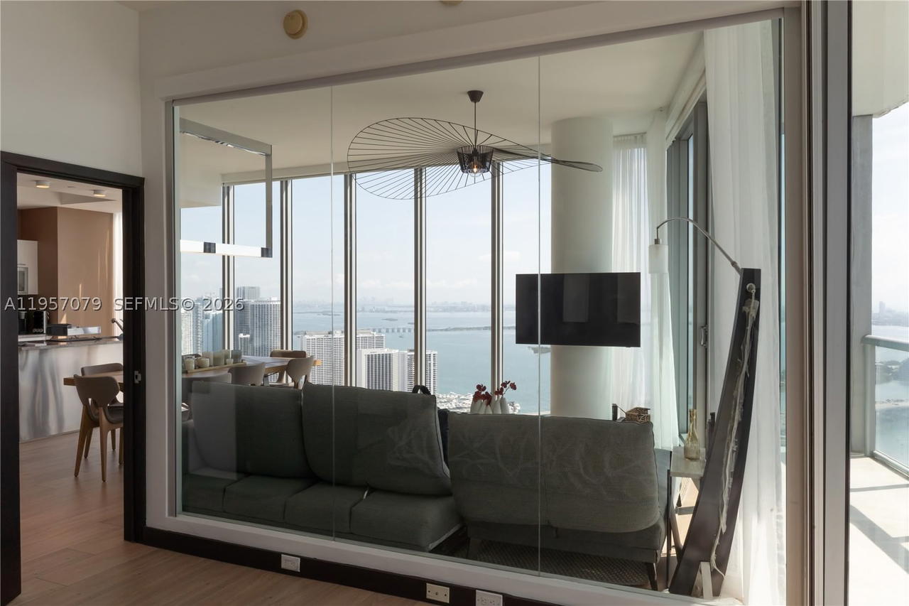 Real estate property located at 888 Biscayne Blvd #5508, Miami-dade, Marinablue Condo, Miami, FL