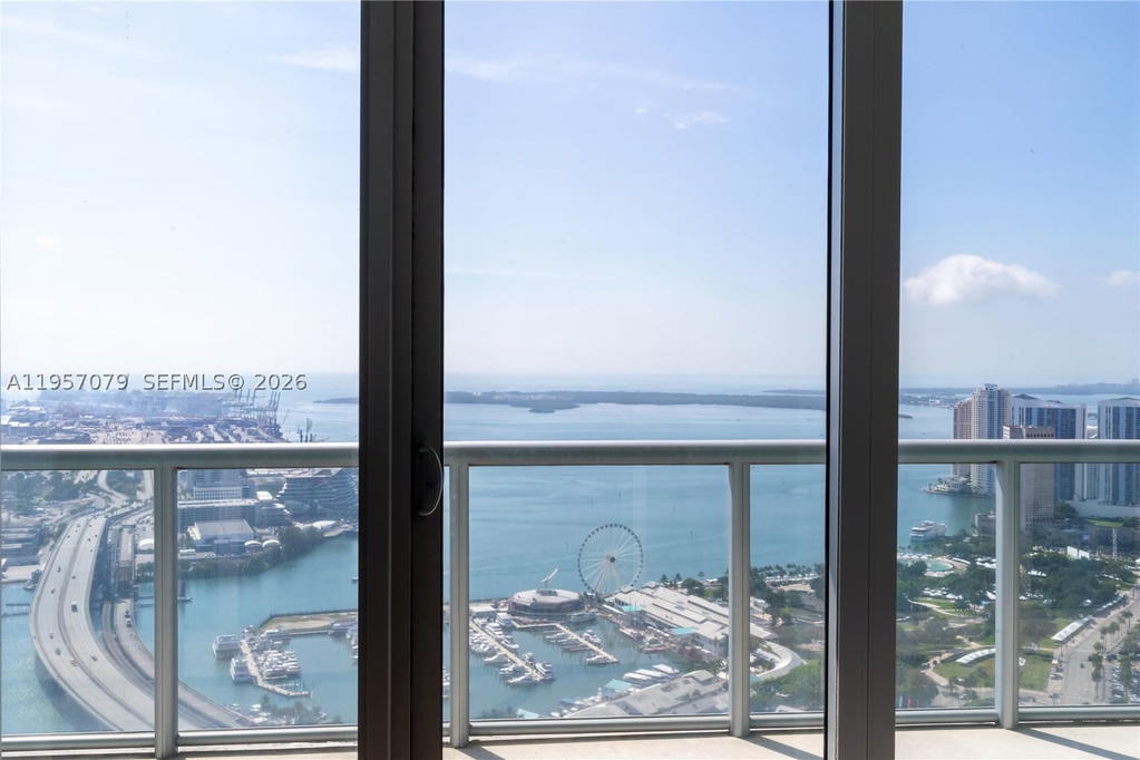 Real estate property located at 888 Biscayne Blvd #5508, Miami-dade, Marinablue Condo, Miami, FL