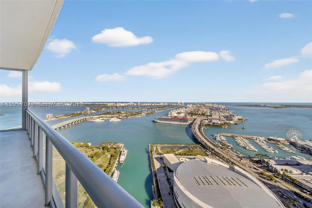 Real estate property located at 888 Biscayne Blvd #5508, Miami-dade, Marinablue Condo, Miami, FL