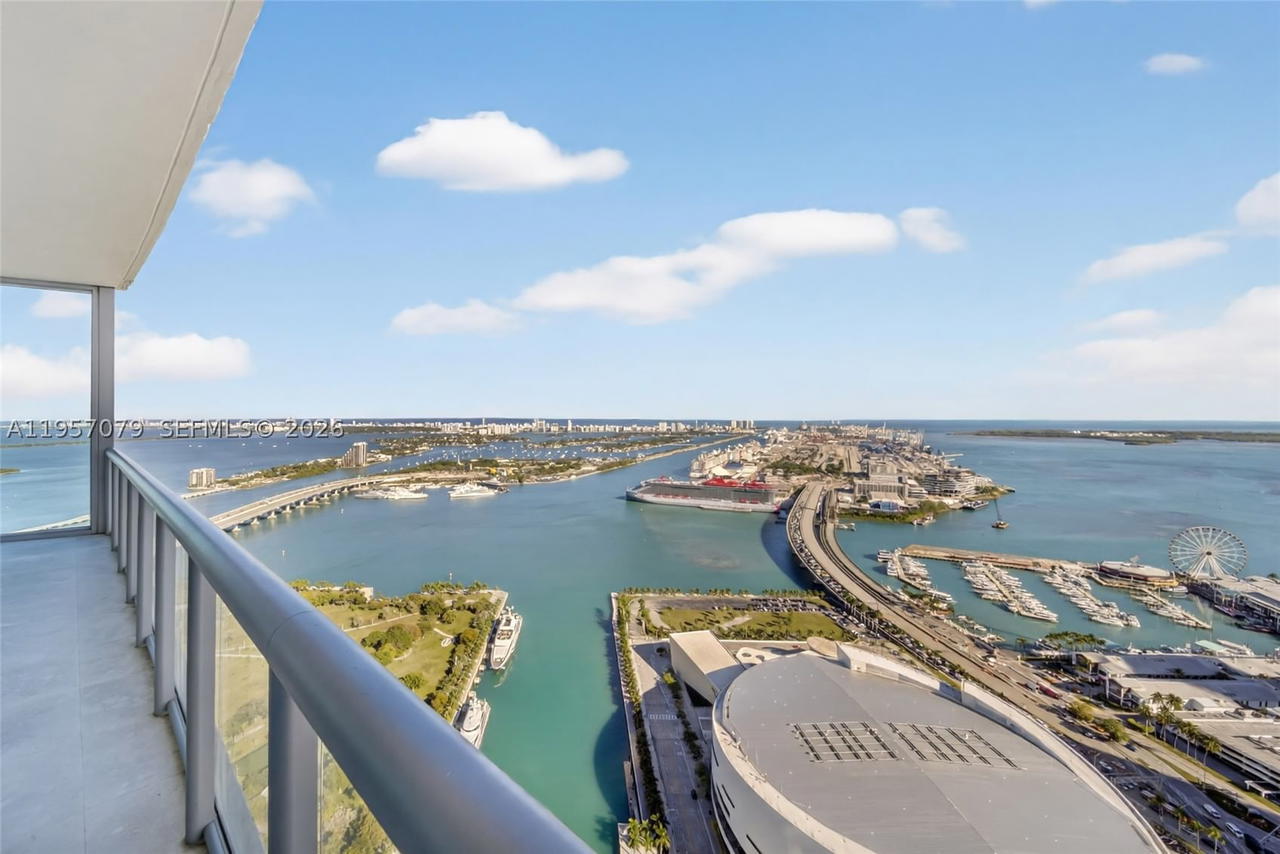 Real estate property located at 888 Biscayne Blvd #5508, Miami-dade, Marinablue Condo, Miami, FL