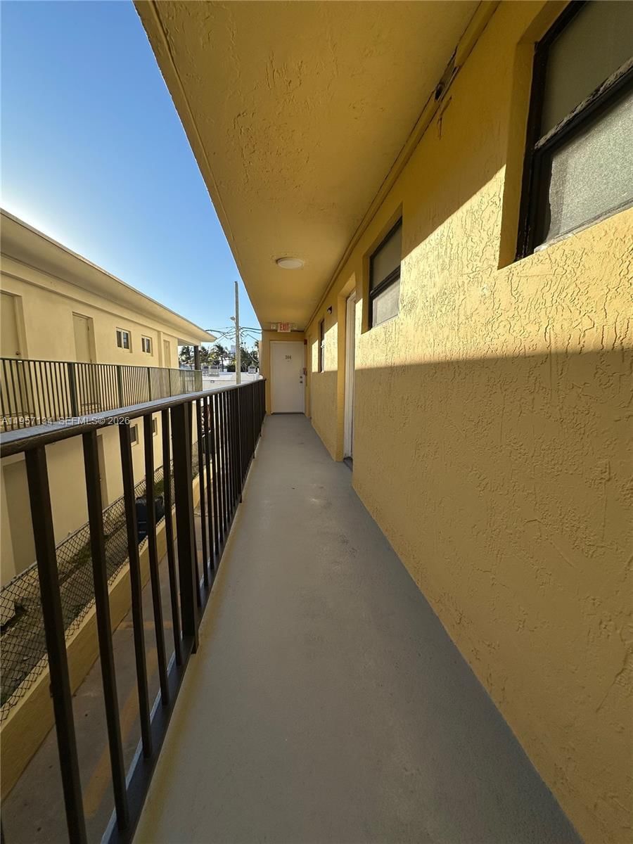 Real estate property located at 1334 Collins Ave #204, Miami-dade, Collins Plaza Condo, Miami Beach, FL