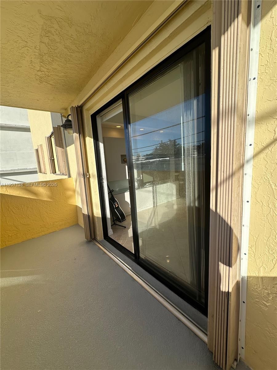 Real estate property located at 1334 Collins Ave #204, Miami-dade, Collins Plaza Condo, Miami Beach, FL
