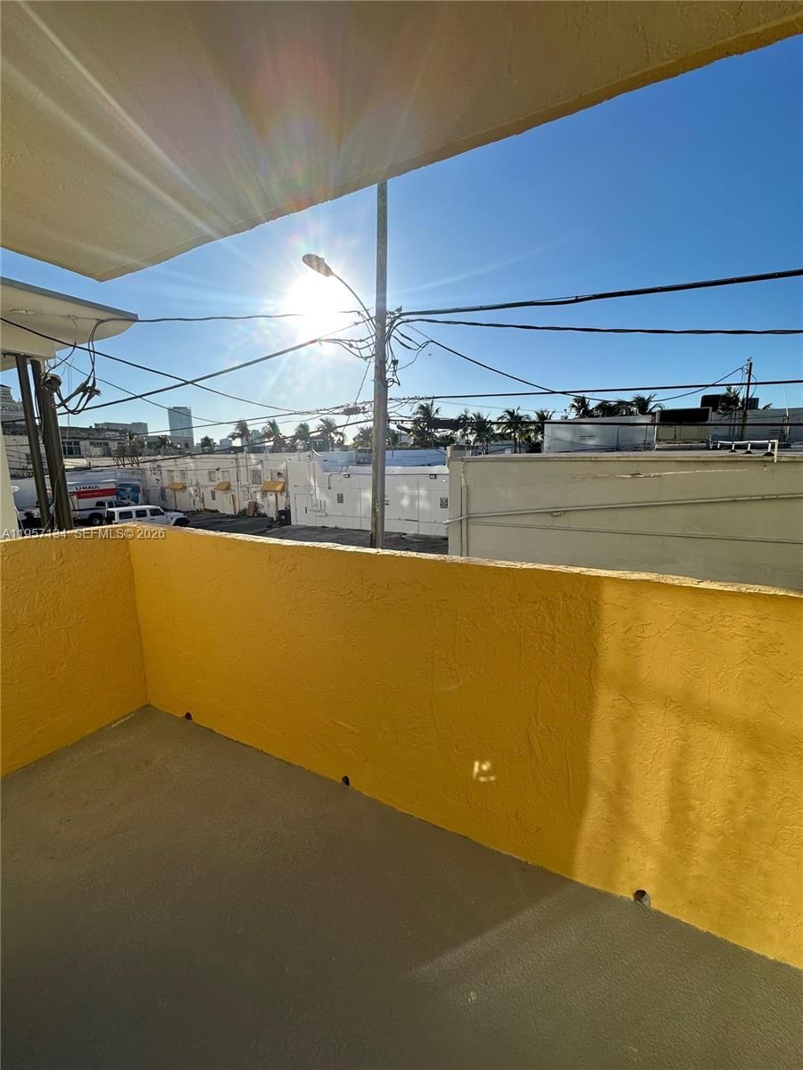 Real estate property located at 1334 Collins Ave #204, Miami-dade, Collins Plaza Condo, Miami Beach, FL