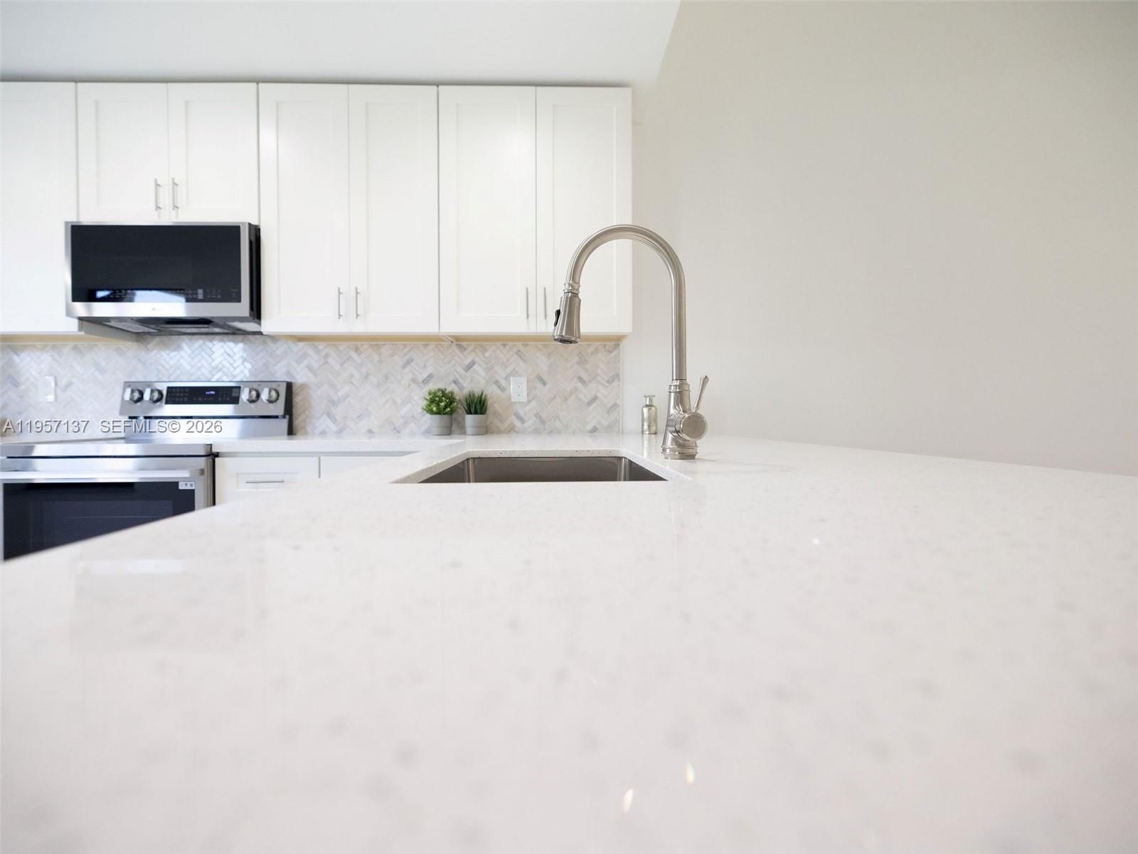 Real estate property located at 10988 Lake Front Pl, Palm Beach, Waterberry Sec 2, Boca Raton, FL