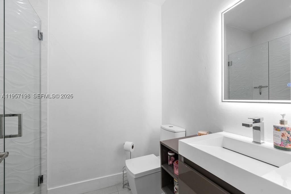 Real estate property located at 10023 89th Ter, Miami-dade, Isles At Grand Bay, Doral, FL