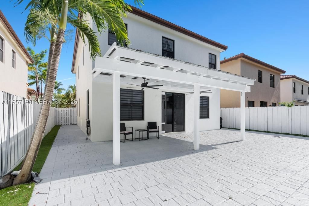 Real estate property located at 10023 89th Ter, Miami-dade, Isles At Grand Bay, Doral, FL